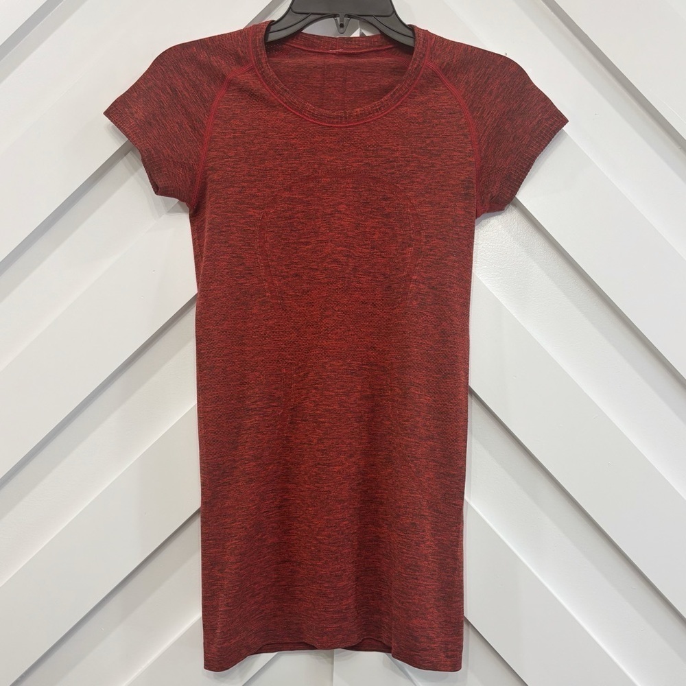 Lululemon Swiftly Tech Short Sleeve Shirt 20Y Collection Dark Red/Black Size 4